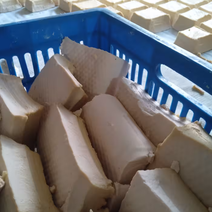 کشک نم دار(نیمه خشک) گوسفندی نیم کیلویی صد در صد خالص و بدون افزودنی