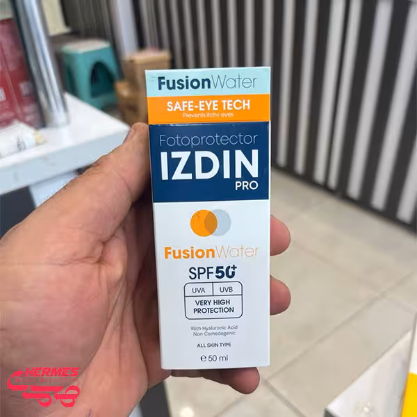 ضدآفتاب ایزدین بی رنگ فیوژن واتر مناسب صورت و دور چشم SPF50