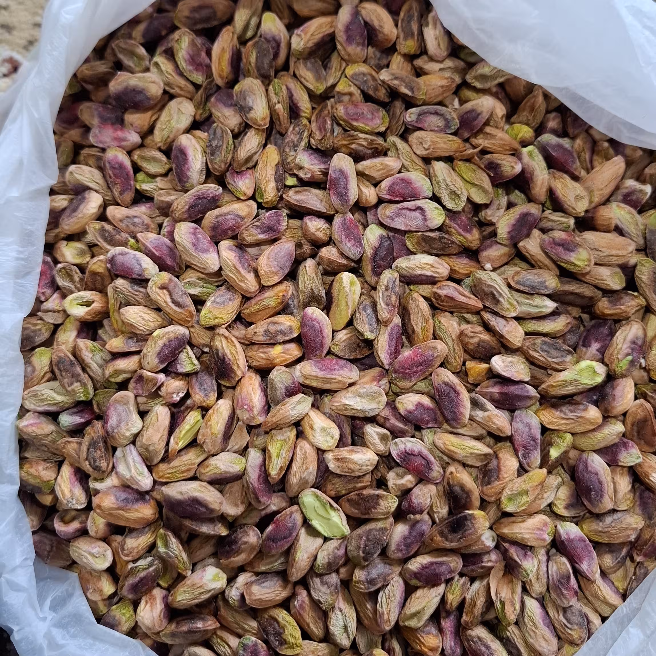 مغز پسته درجه1 و سالم،بدون شکستگی ،در بسته های 100 گرمی