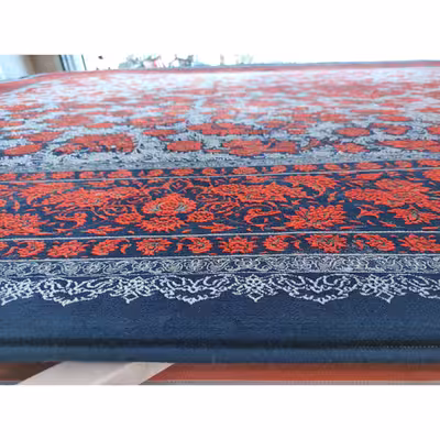 فرش ماشینی زمرد مشهد طرح وینتیج مدل افشان زمینه سورمه ای