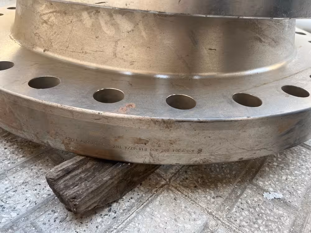 فلنج گلودار 28 اینچ استنلس استیل ریس فیس رده 10 کلاس 300  B16.5 از جنس  A SA182/F304