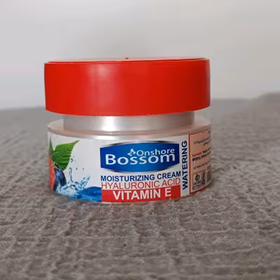 کرم آبرسان بوسوم مدل ویتامین E