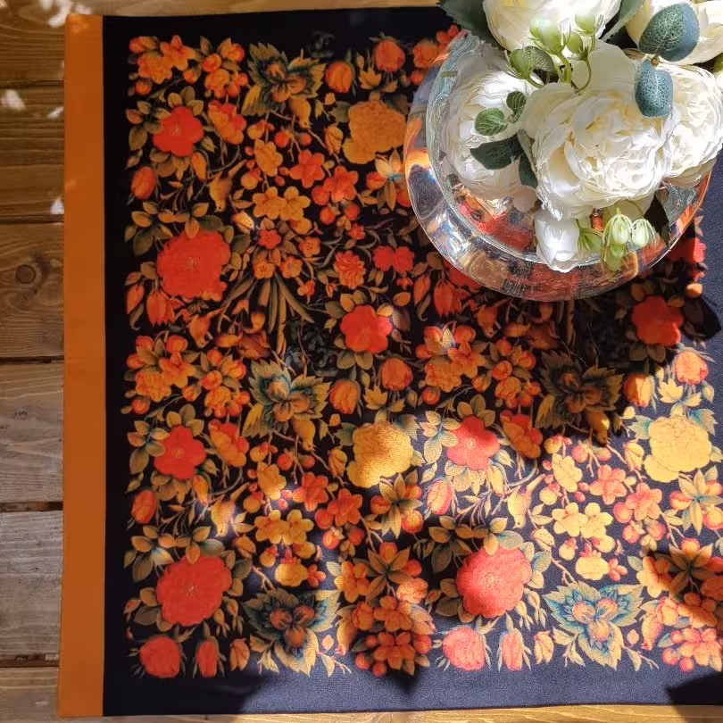 رومیزی مربع سایز 100  طرح  چکاوک