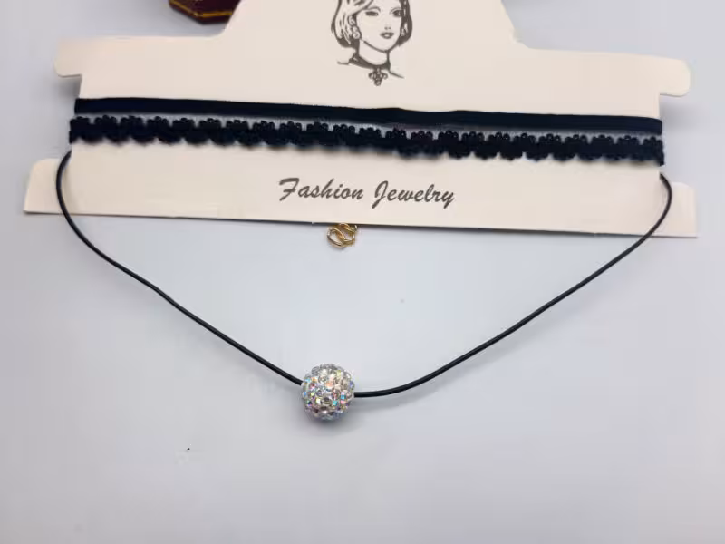 گردنبند چوکر با آویز گرد نگین کاری