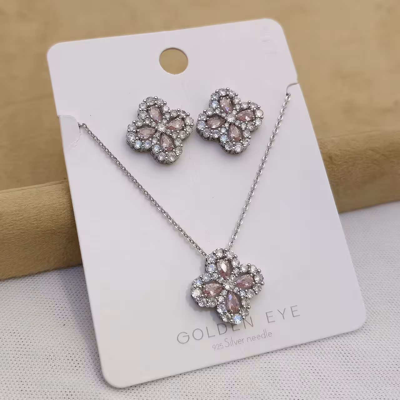 نیم ست دخترانه گل با نگین رزگلد خاص نقره ای طرح طلاسفید با ابکاری میخ نقره925 ارسال رایگان