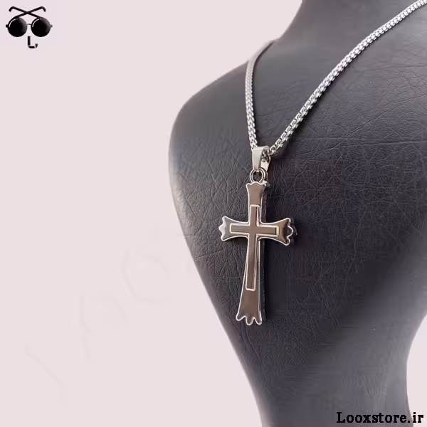 گردنبند صلیب نقره ای با طراحی خاص