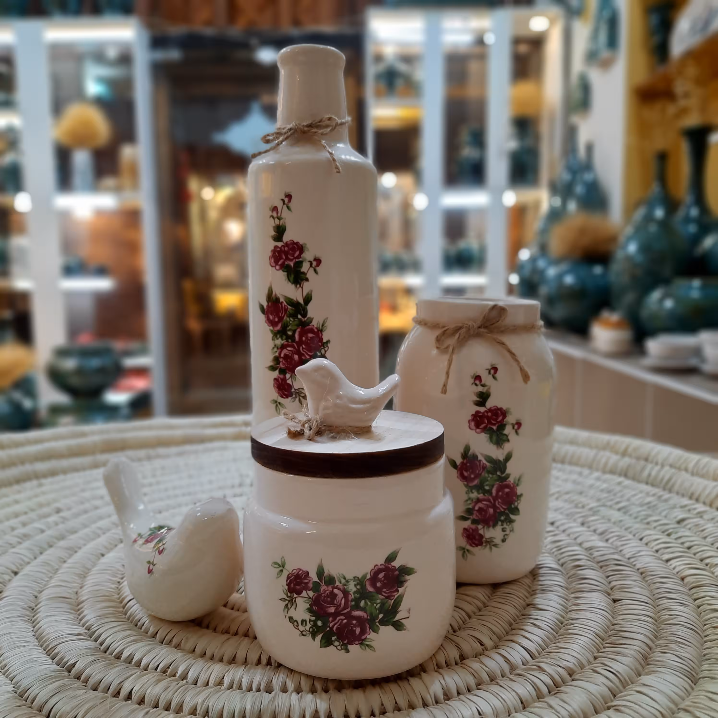 ست چهار تیکه سرامیکی(  گل سرخ )