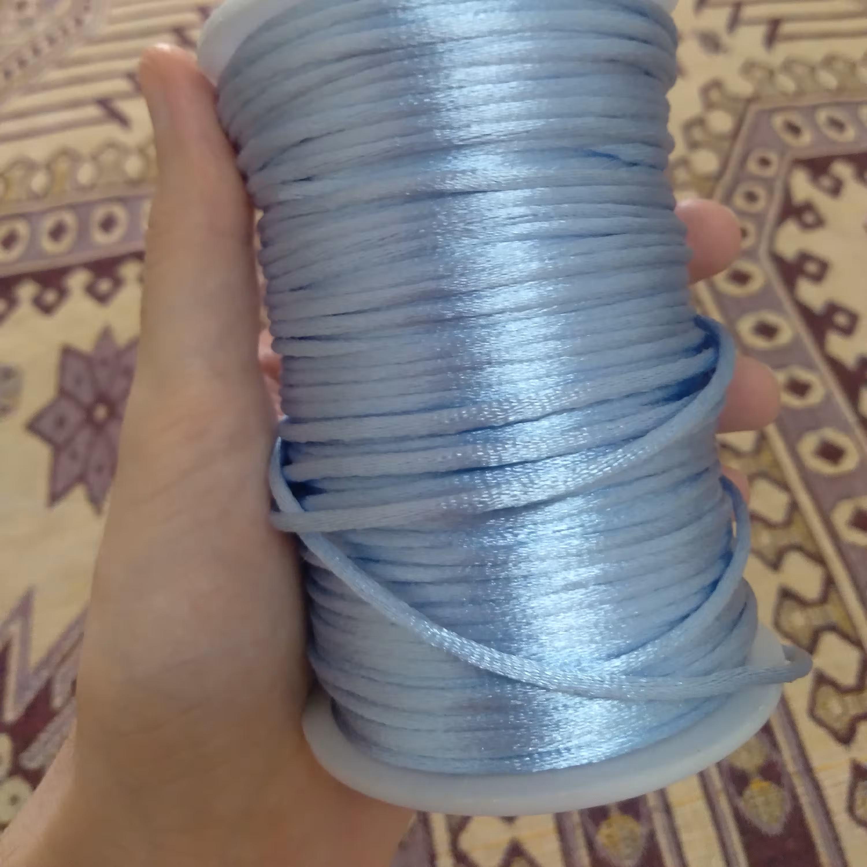 قیطان ماکارون رول کامل نیست و  حدود 20متر استفاده شده (مطابق با تصویر رول ارسال میشه)