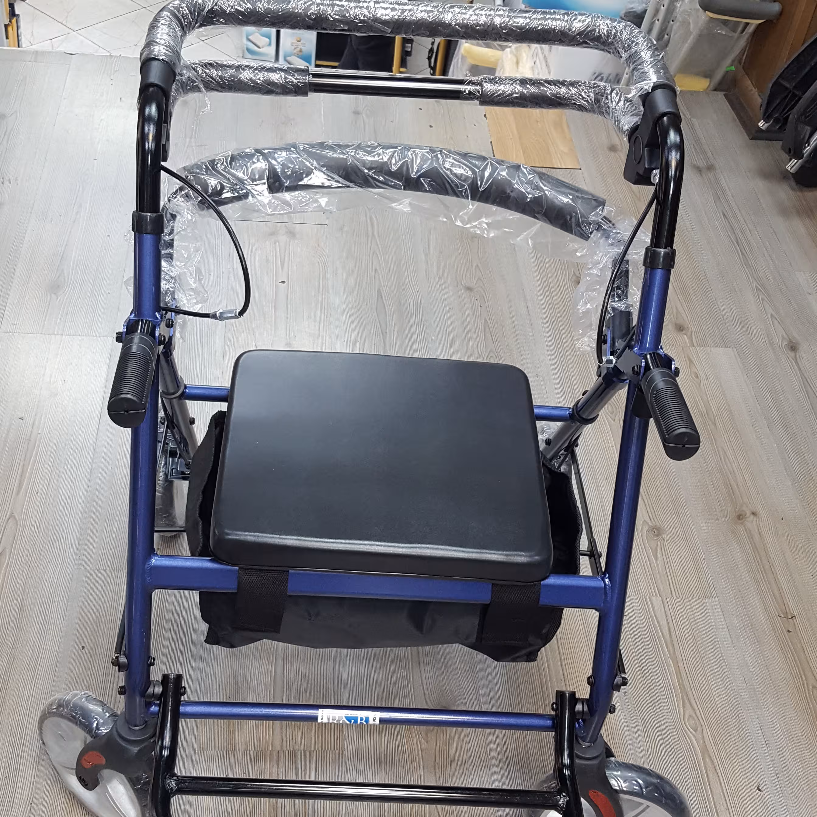 رولیتور  تایوانی سبک قابل حمل المینیوم  (پس کرایه)