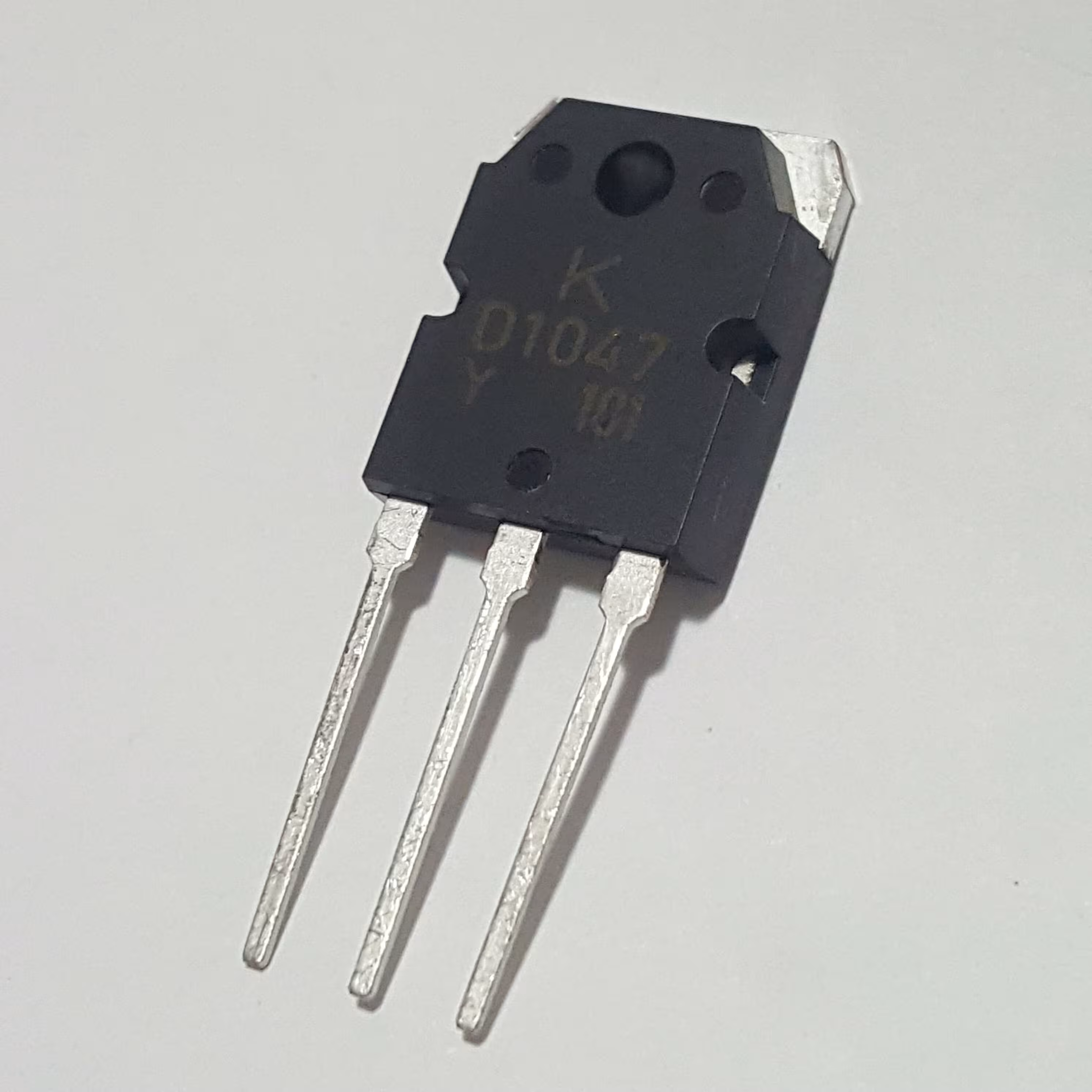 ترانزیستور D1047 یا 2SD1047