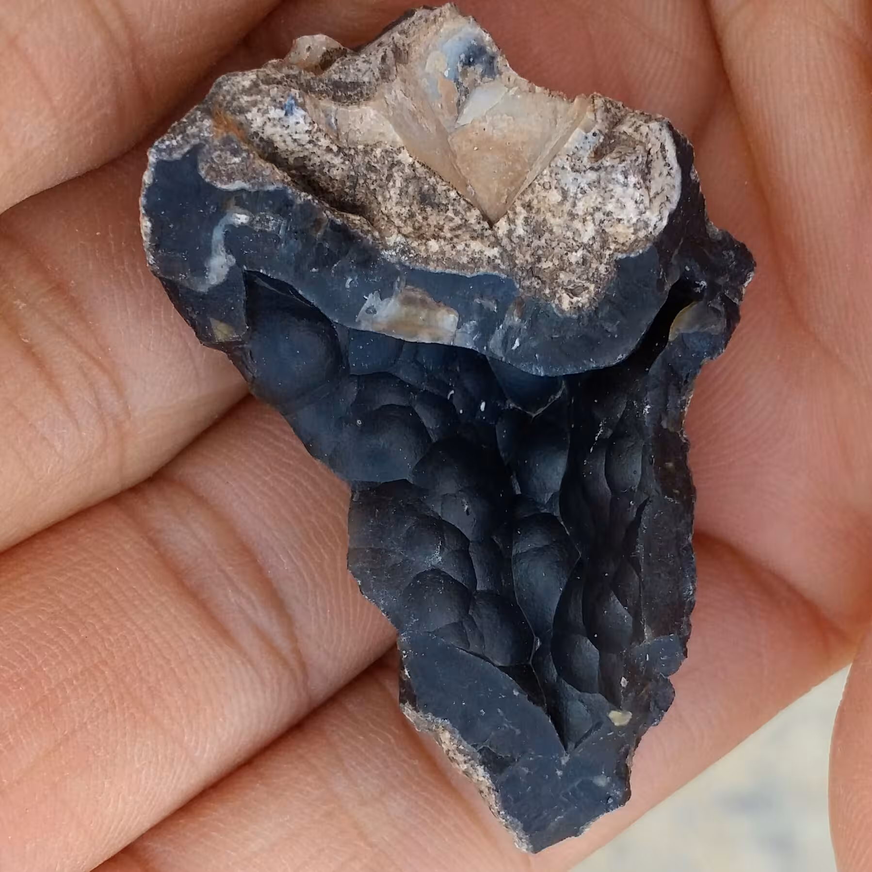 سنگ راف عقیق مشکی تاولی کلکسیونی شاهکار خلقت 100 در 100 طبیعی
بی نظییییر
کد 8421