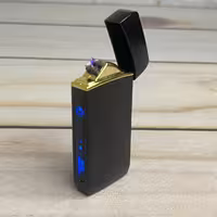 فندک پلاسما  .شارژی  .دارای کابل شارژ  .دارای نمایشگر باتری دیجیتال  .دکمه لمسی  .دارای جعبه کادوئی