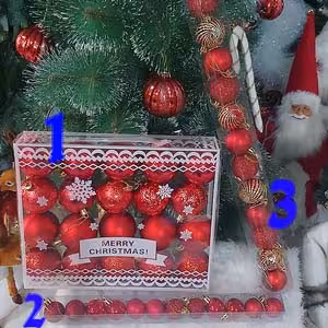 گوی های کریسمسی قرمز