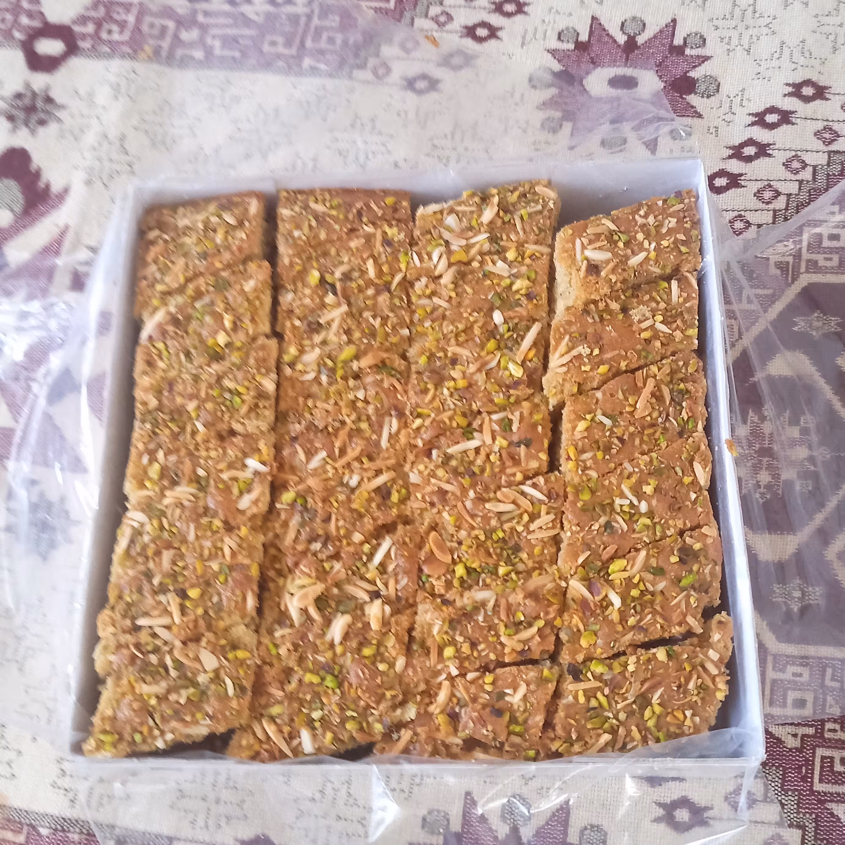 کیک برشی فروشگاه سنتی یزد
