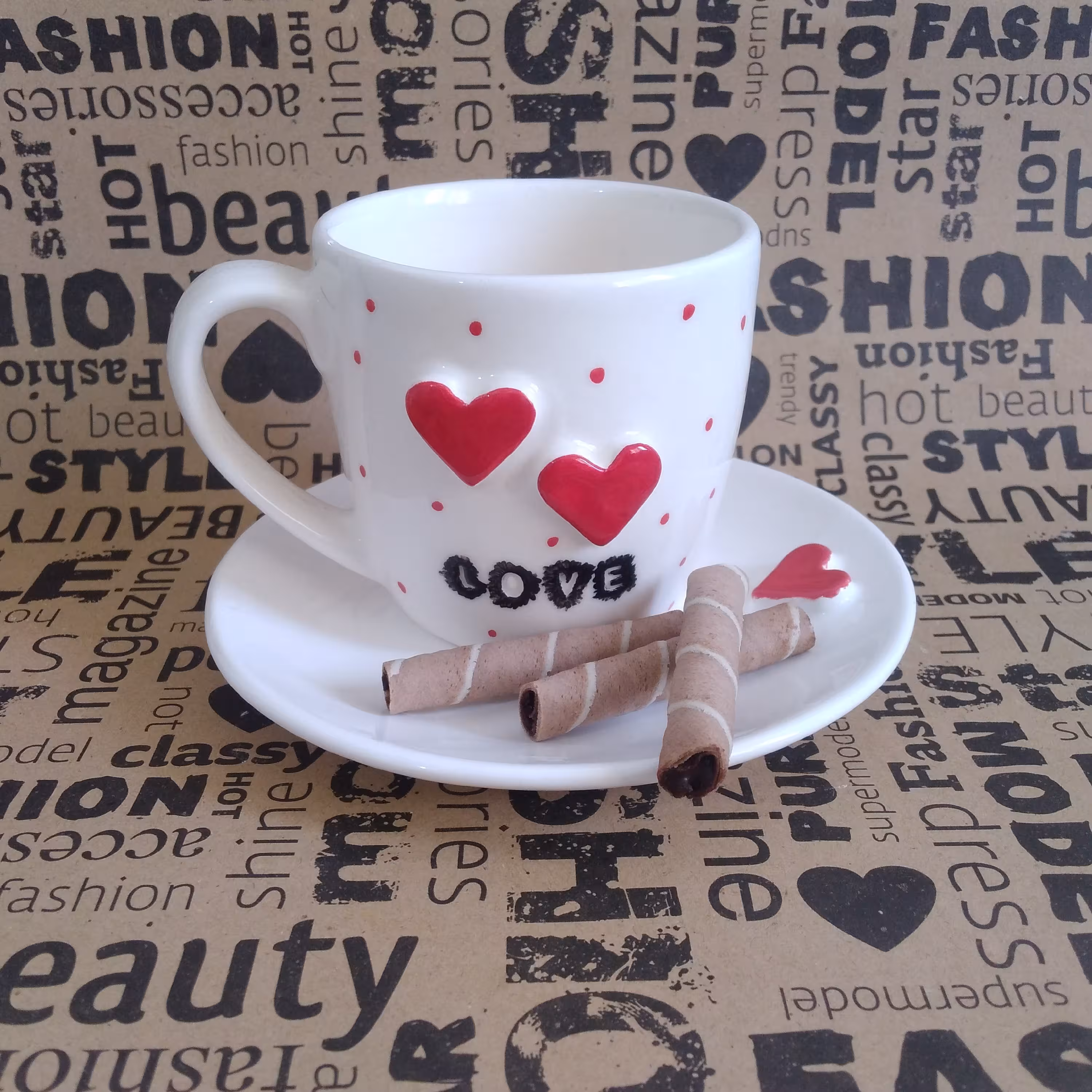 ماگ‌  قلب  برجسته   بسیار   زیبا  وکیوت   و‌دارای‌زیر‌ماگی‌‌که‌قلب‌برجسته‌داره😊