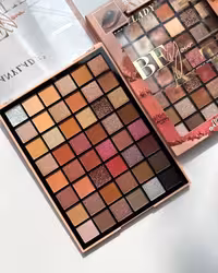 پالت سایه 48 رنگ اورجینال قیمت اقتصادی با پیگمنت و کیفیت تضمینی در طیف رنگی نود و کاربردی 👌🤎مناسب هدیه و سالن ارایشی