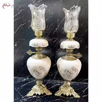 فانوس های برنزی با بدنه چینی، رومیزی و لاله های شیشه ای طرح دار