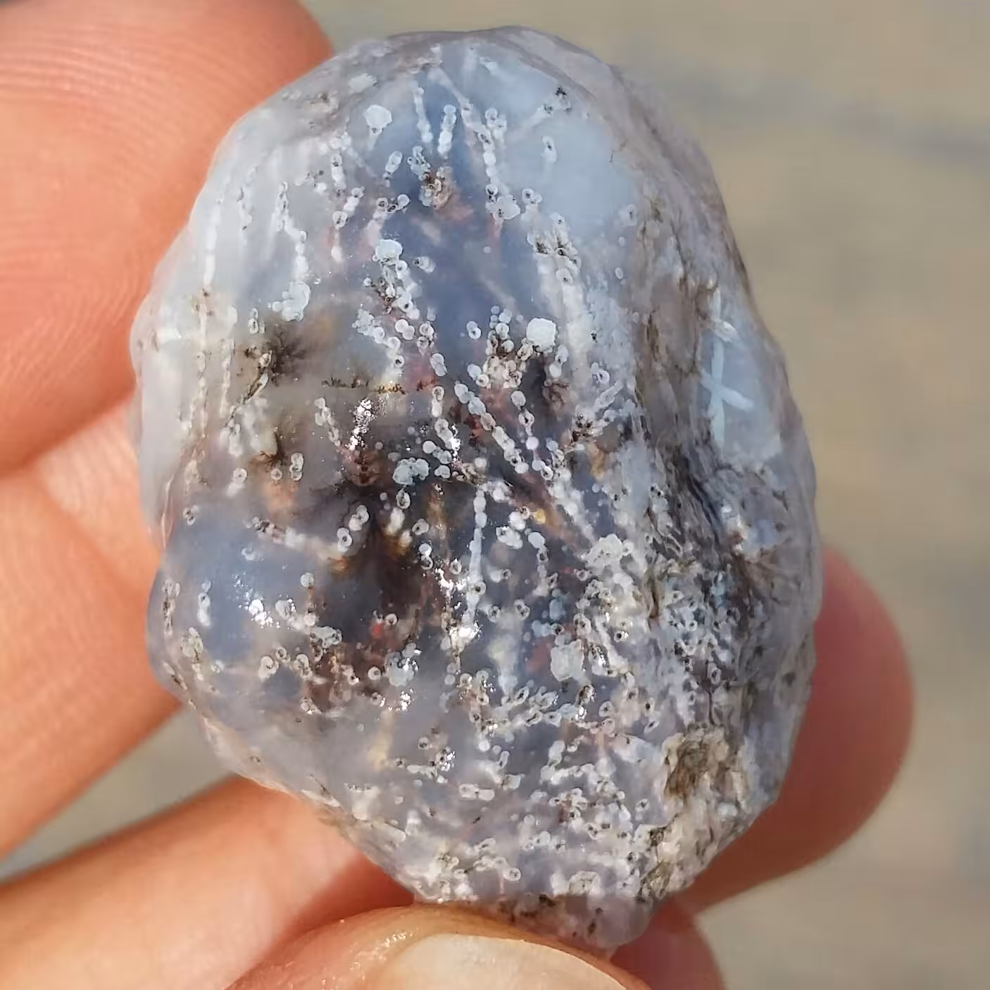 سنگ راف خام برش نخورده عقیق توپی نقلی مغزدار رتایلی محشر 100 در 100 طبیعی شاهکار خلقت کد 9059