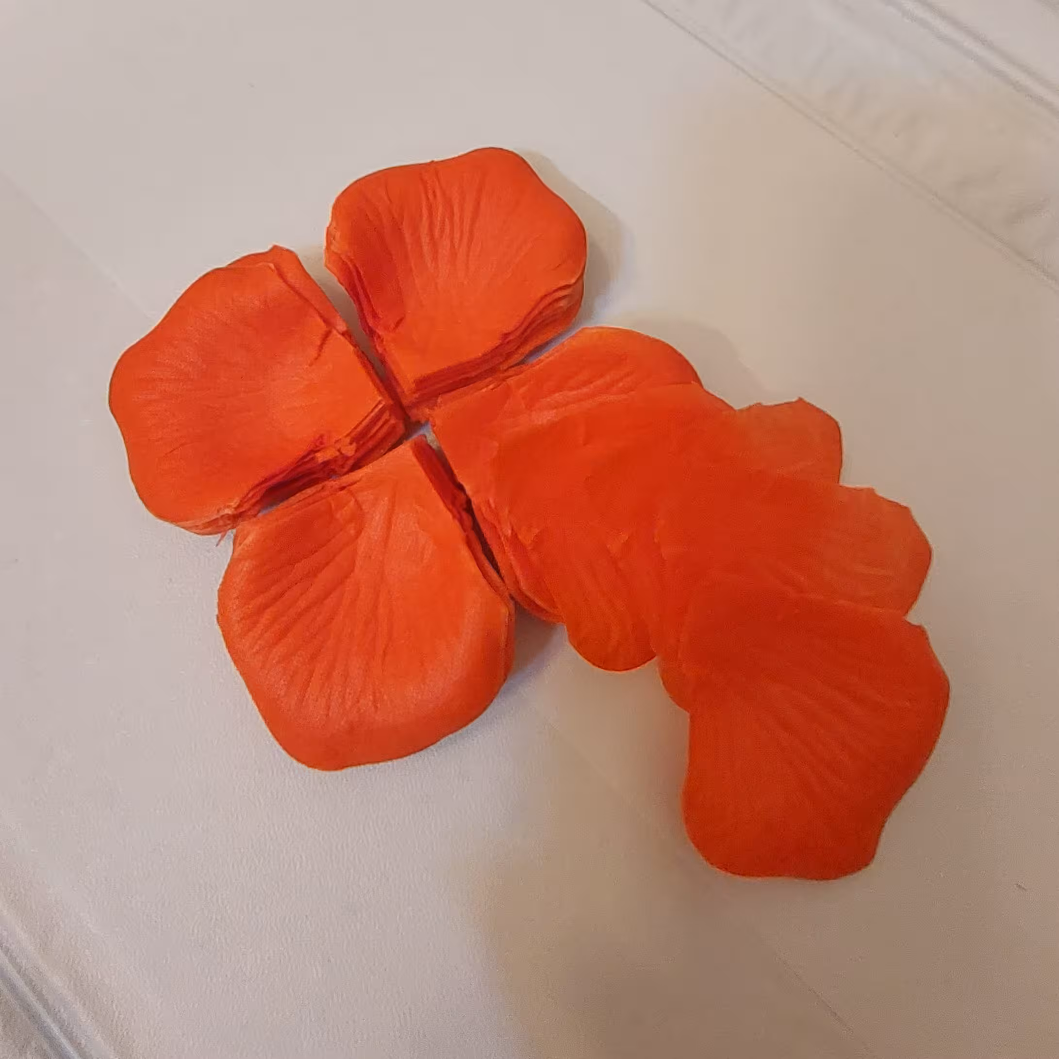 گلبرگ لمسی تزیینی 144 تایی(رنگ قرمز)