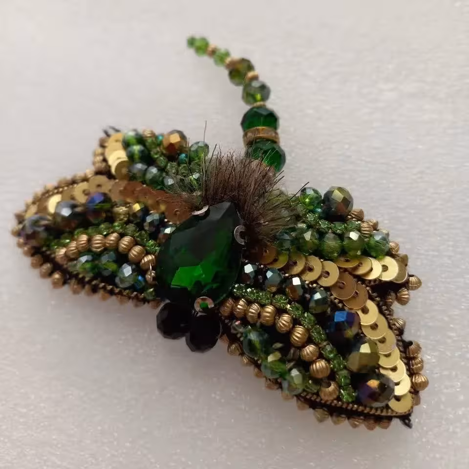 سنجاق سینه جواهردوزی شده طرح سنجاقک