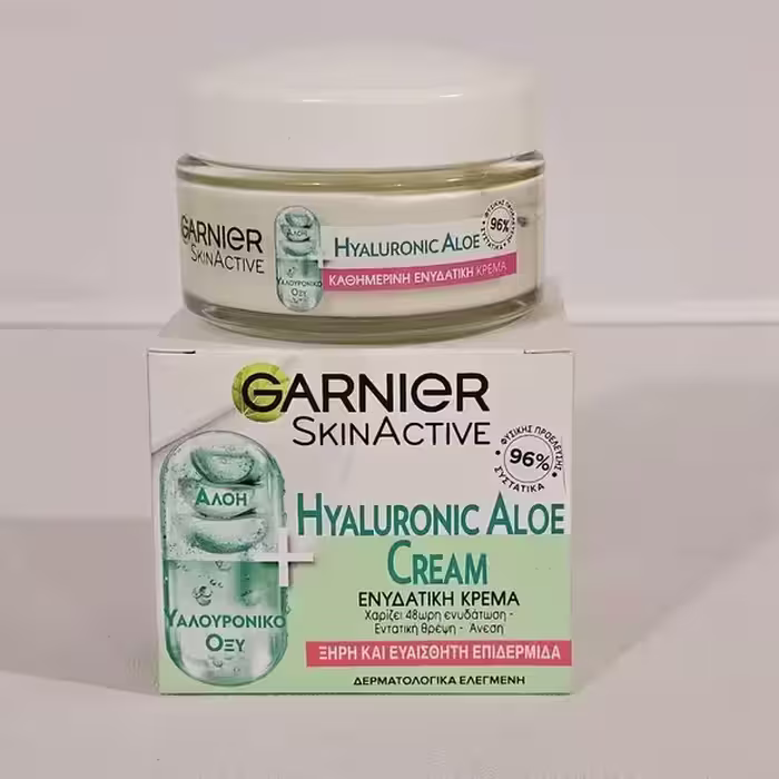 کرم مرطوب‌کننده گارنیر مناسب پوست خشک و حساس Garnier Hyaluronic Aloe Cream