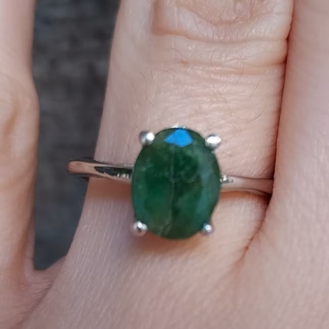 انگشتر نقره زنانه زمرد  سنگ اصل آبکاری طلا سفید آقابزرگ