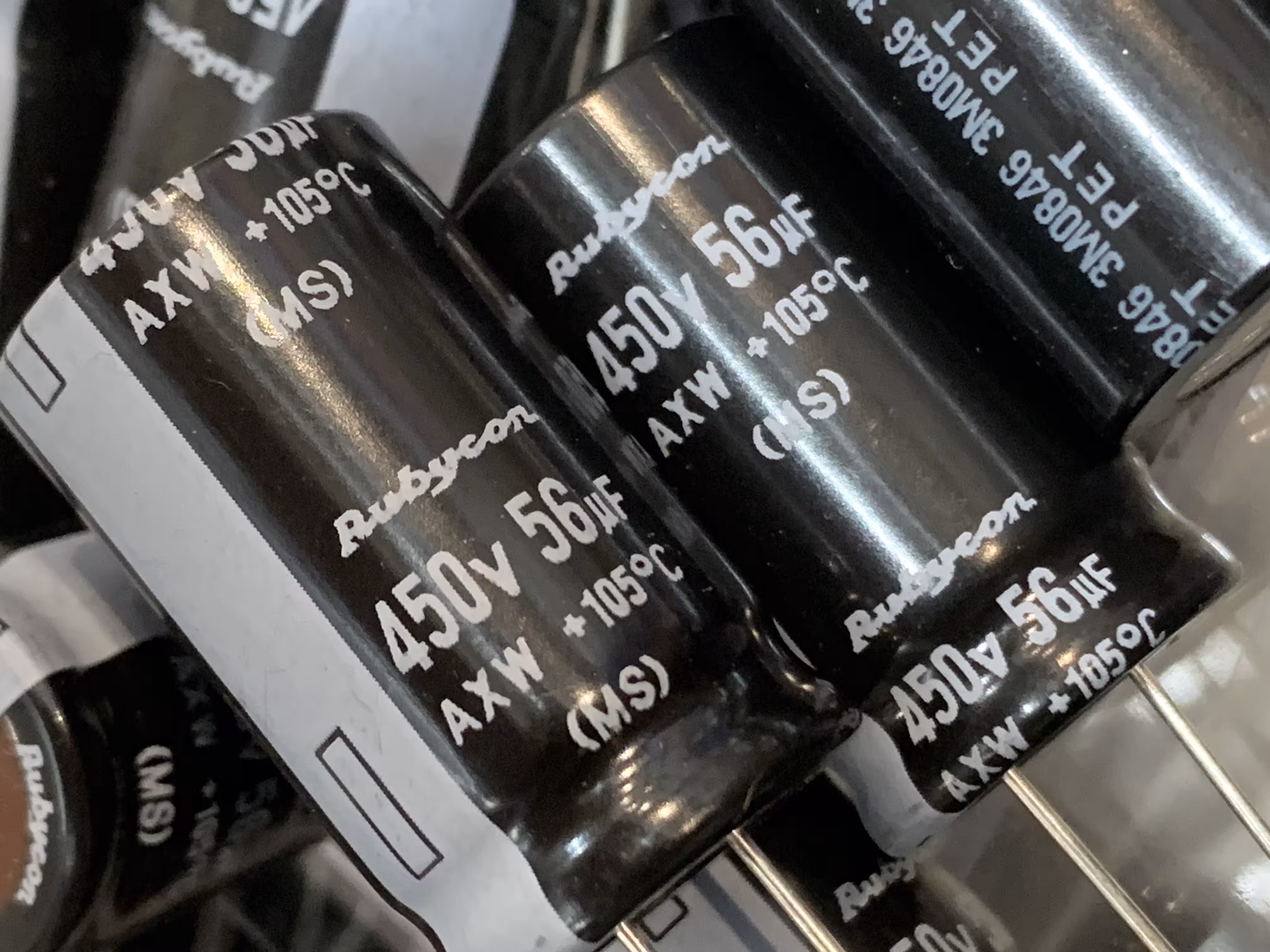 خازن الکترولیت 56 میکروفاراد (تمام ولتاژها)