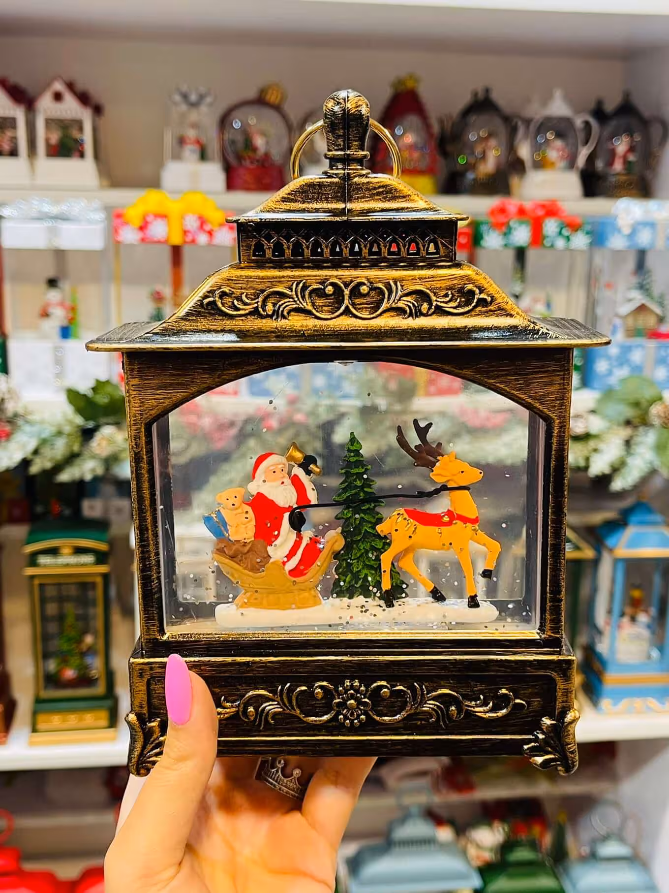 فانوس بابانوئل و سورتمه گوزن شمالی A