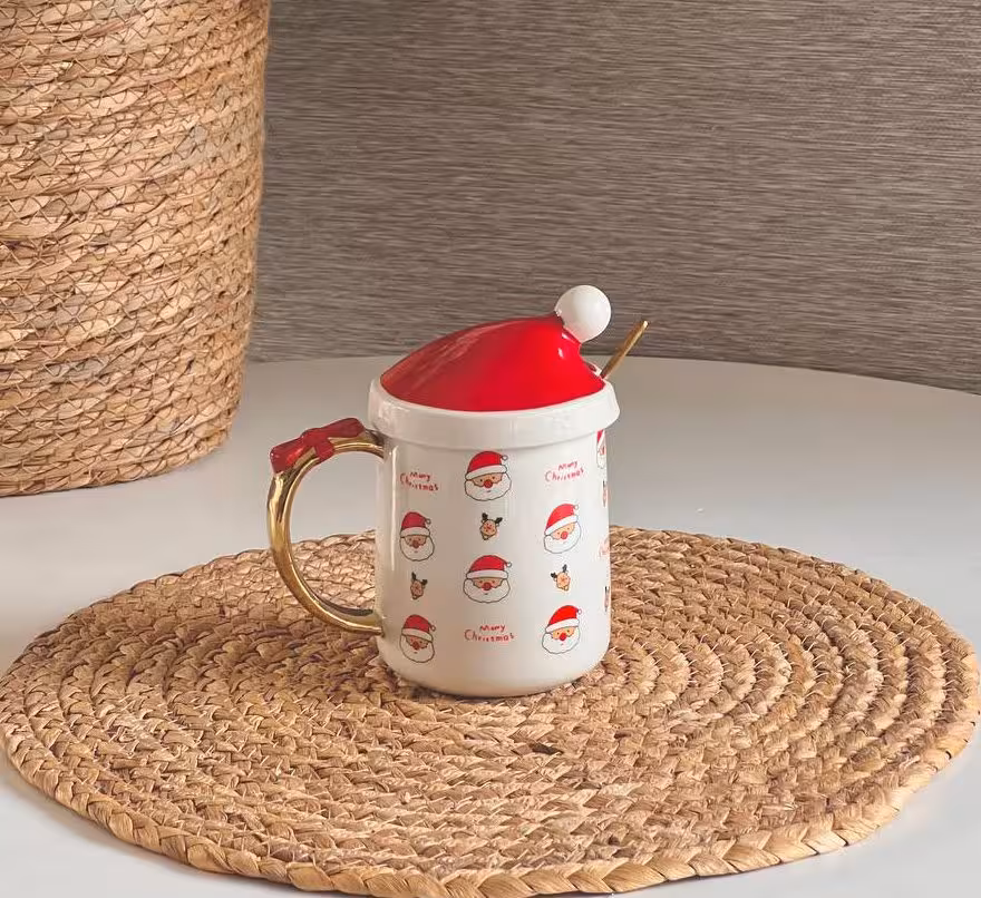 ماگ کریسمسی درب دار و قاشق دار طرح بابانوئل کد 20