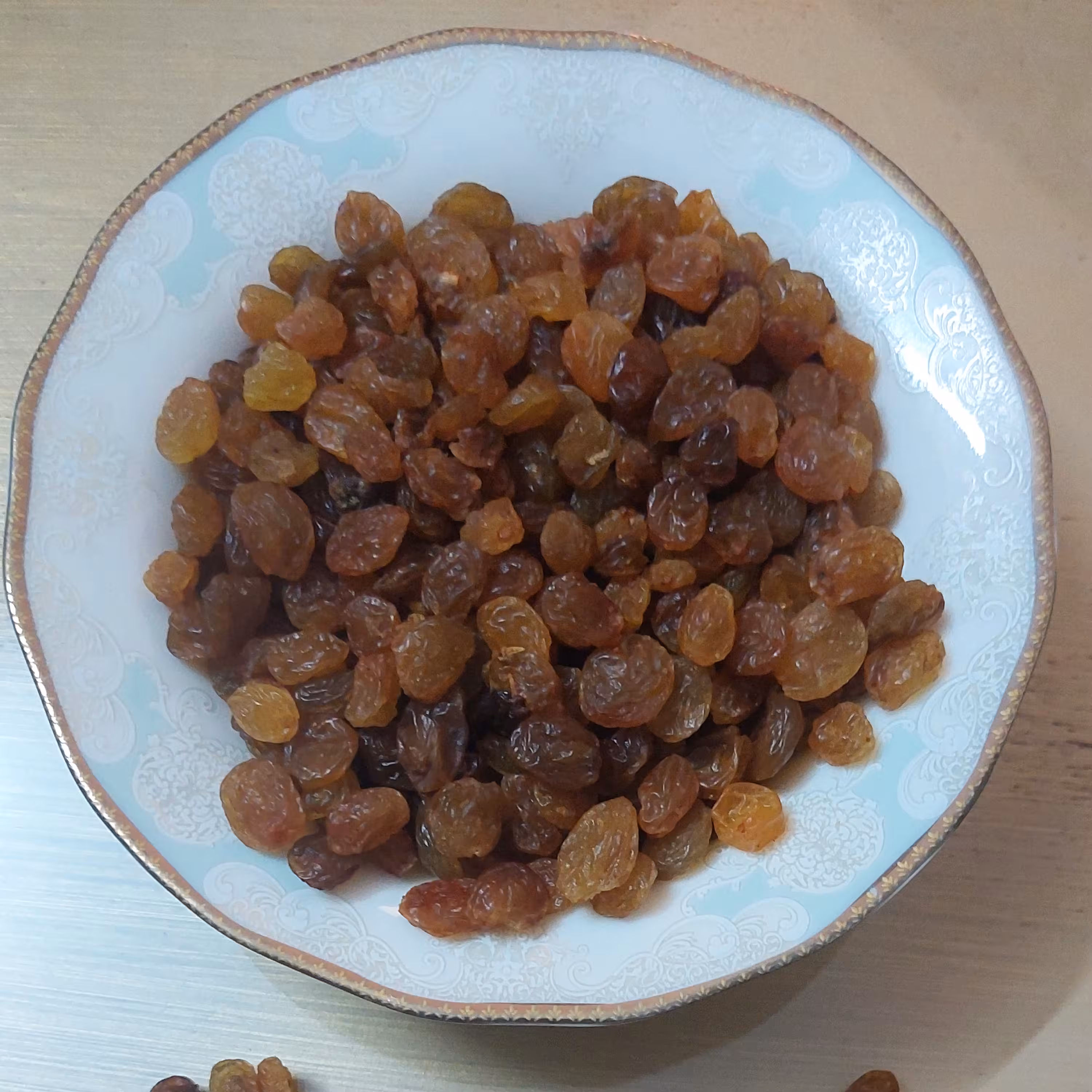 کشمش پلویی تمیز و بی دانه (500گرمی)ممتاز و مرغوب با ضمانت