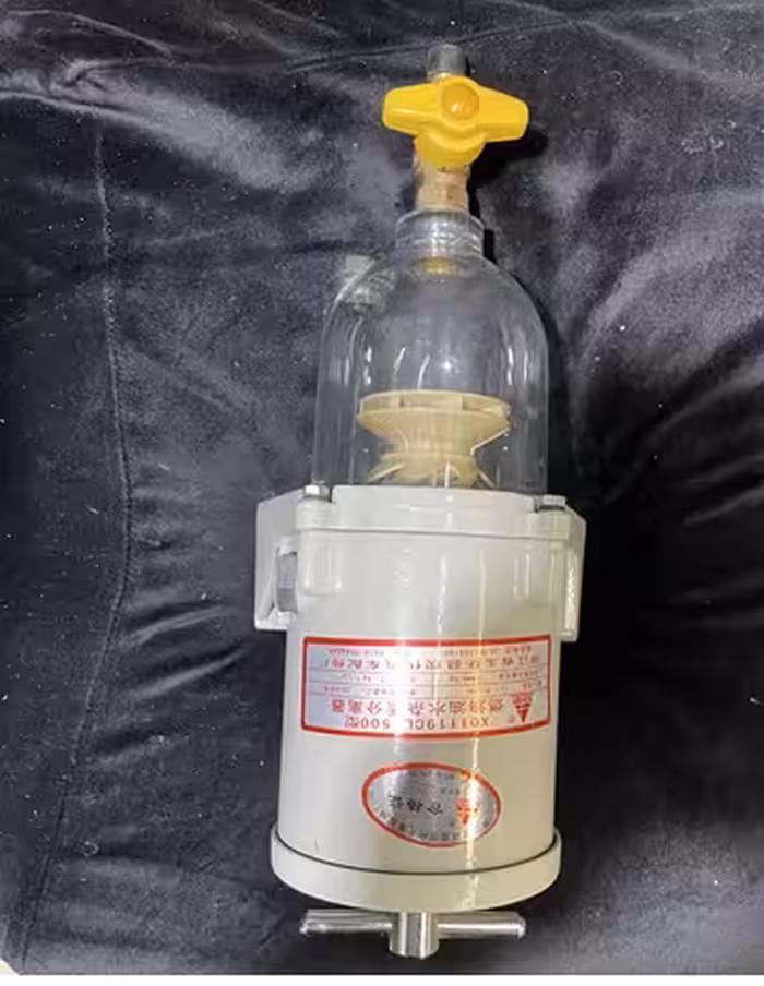 فیلتر آبگیر گازوئیل کامیون هوو قدیم HOWO