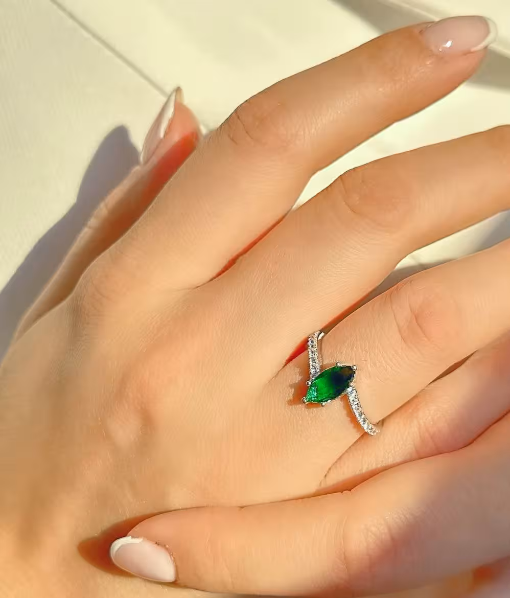 انگشتر زمرد جواهری نقره زنانه کد 10393