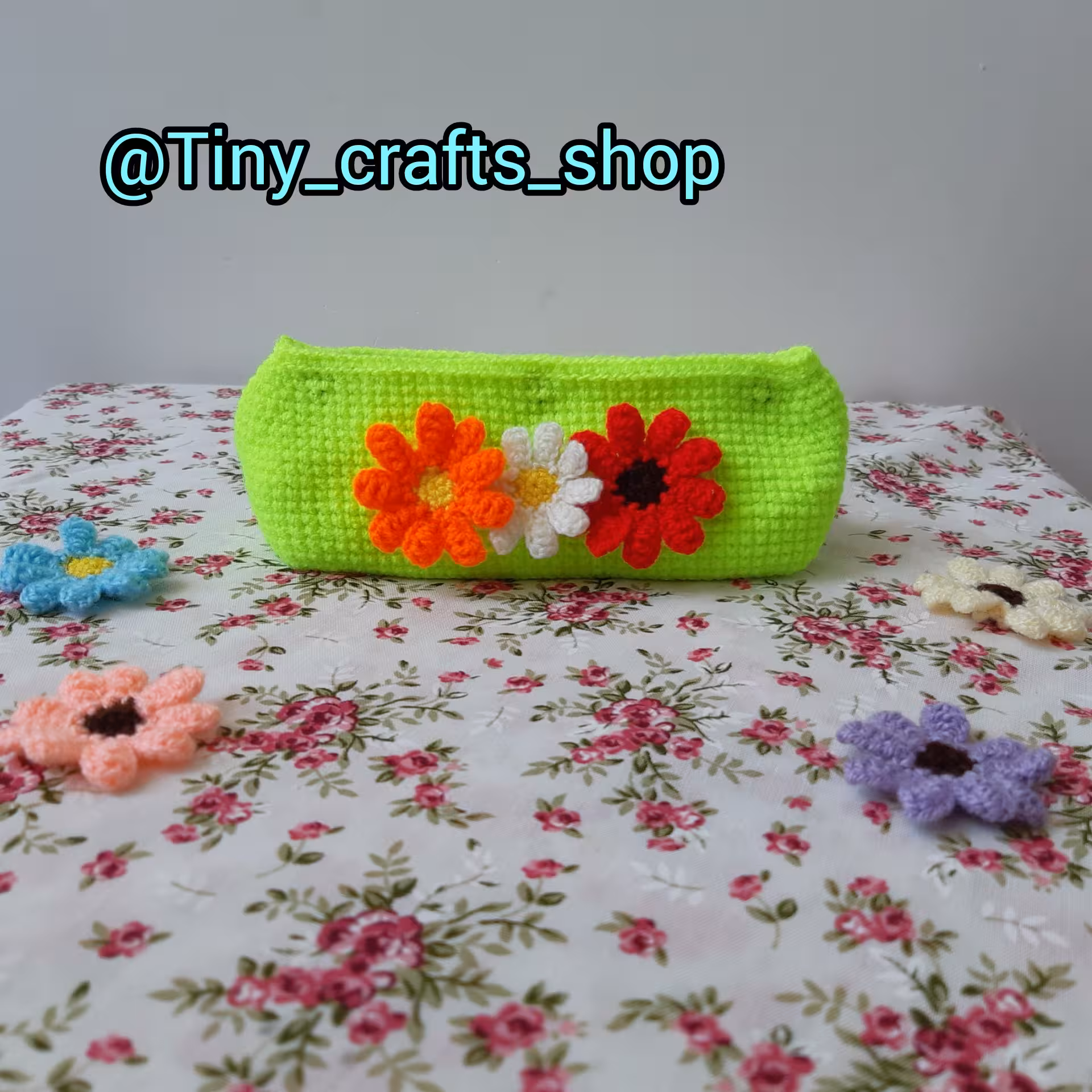 جامدادی بافتنی ساده با طرح گل به عرض 14 سانتی متر و طول 6 سانتی متر