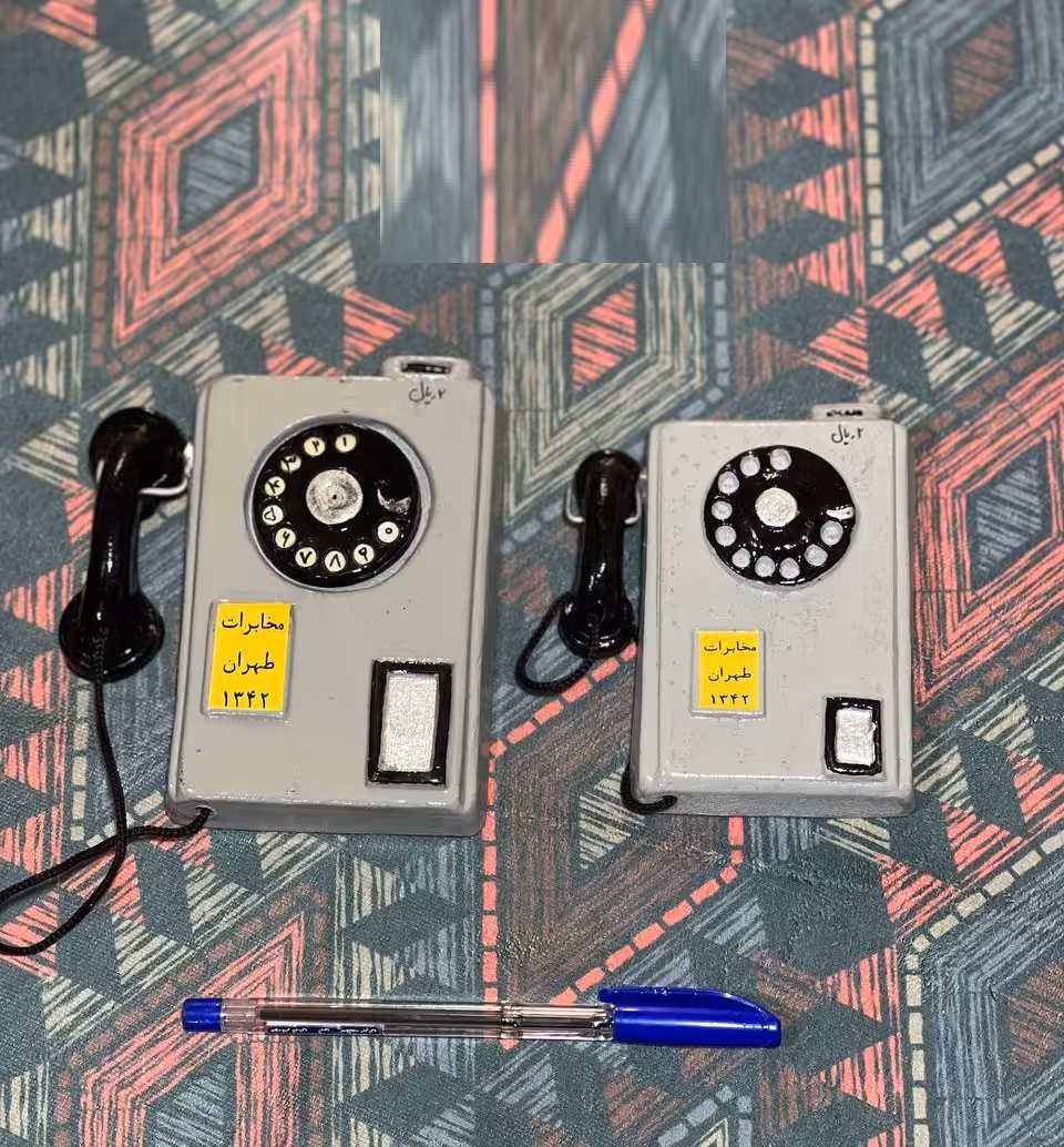 تلفن دیواری کوچک و بزرگ