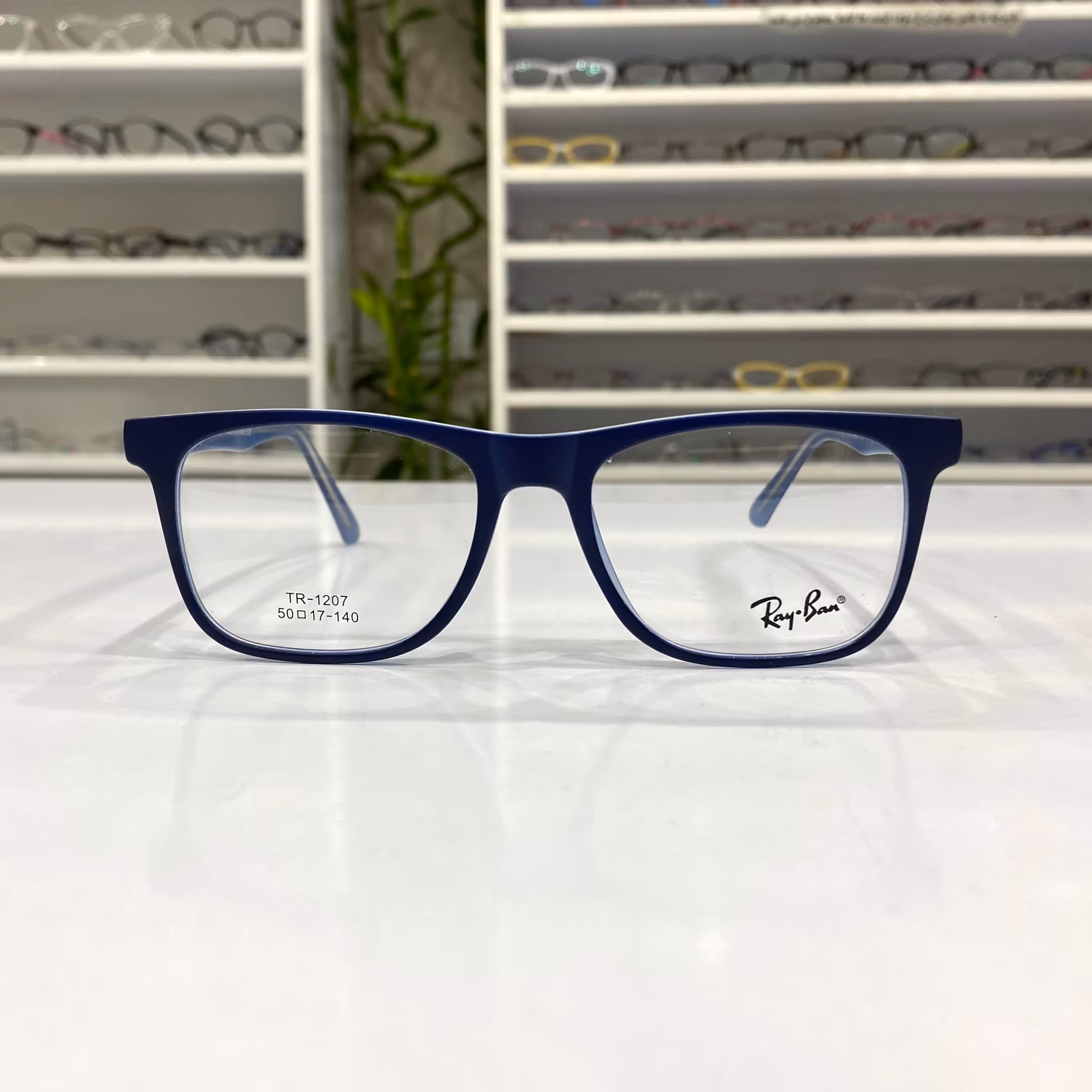 فریم عینک طبی کائوچویی رنگ آبی طرح مربعی در عینک کاسپین بوشهر