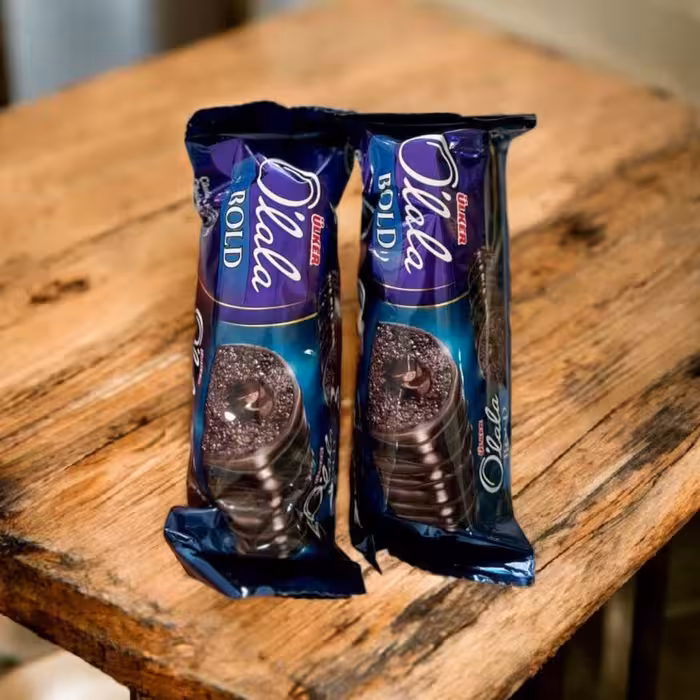 کیک شکلاتی اولالا با مغز سس شکلات و روکش شکلات تلخ olala