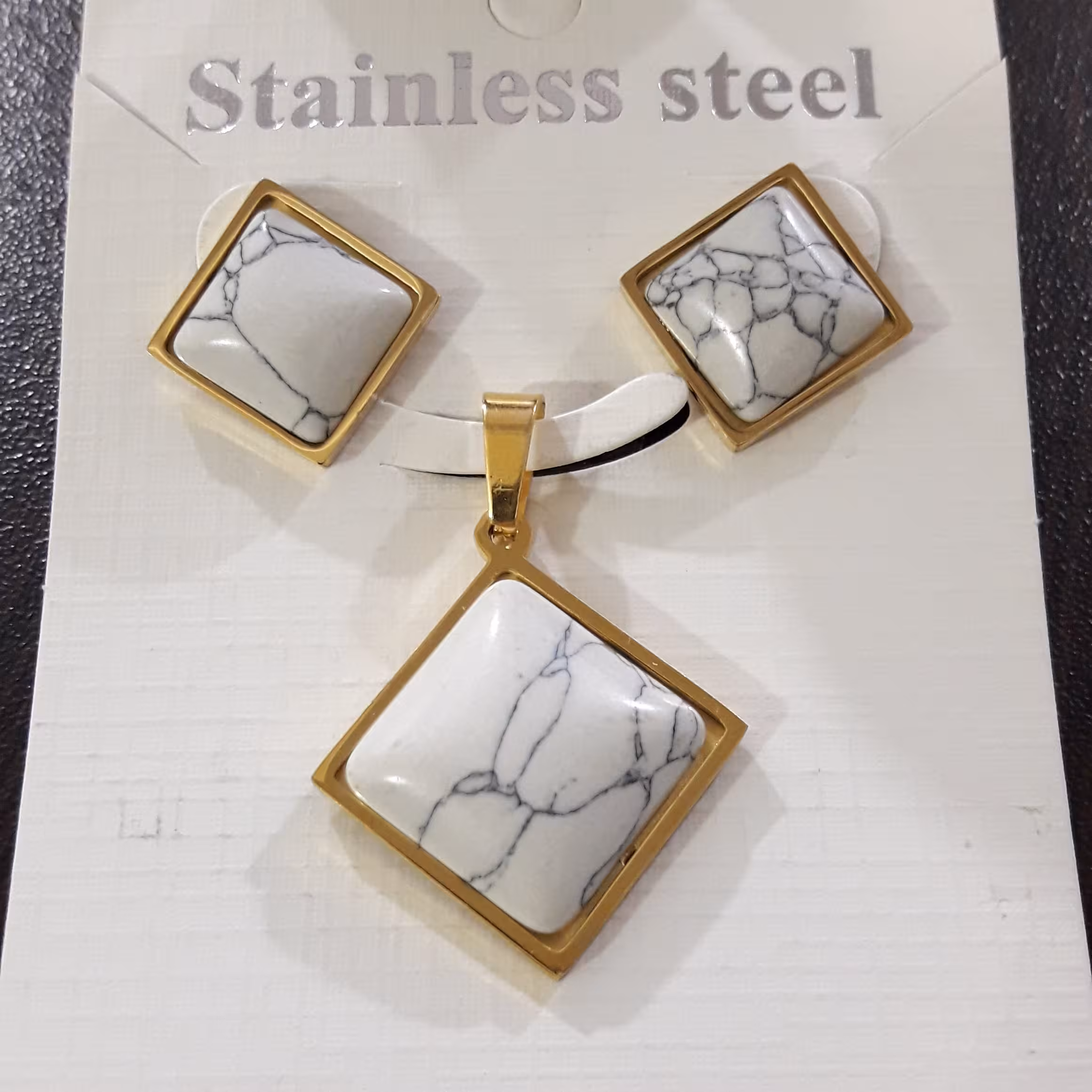 ارسال رایگان   نیم ست نیمست طرح مرمر  همراه  با زنجیر   کدt21