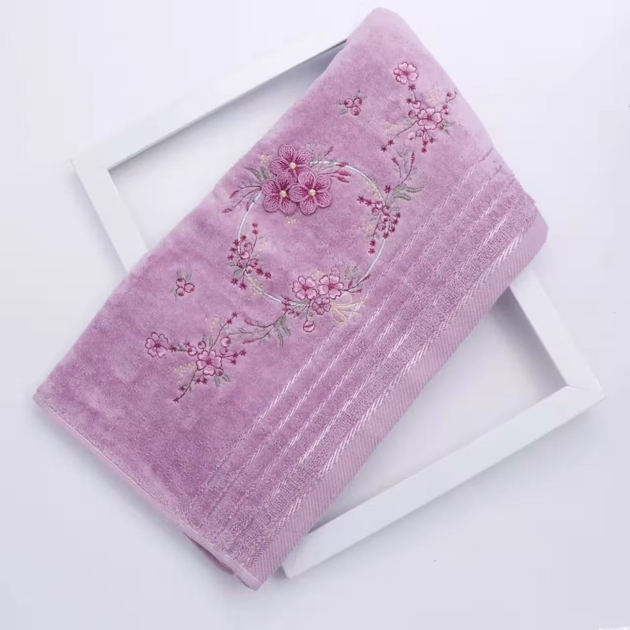 حوله دستی گلدورزی مخمل رنگ یاسی (2) کد 61702