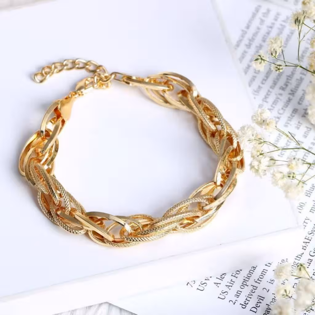 دستبند کد12143زنجیری سه پیو طرح طلا.آبکاری طلا.رنگ ثابت.ضدحساسیت