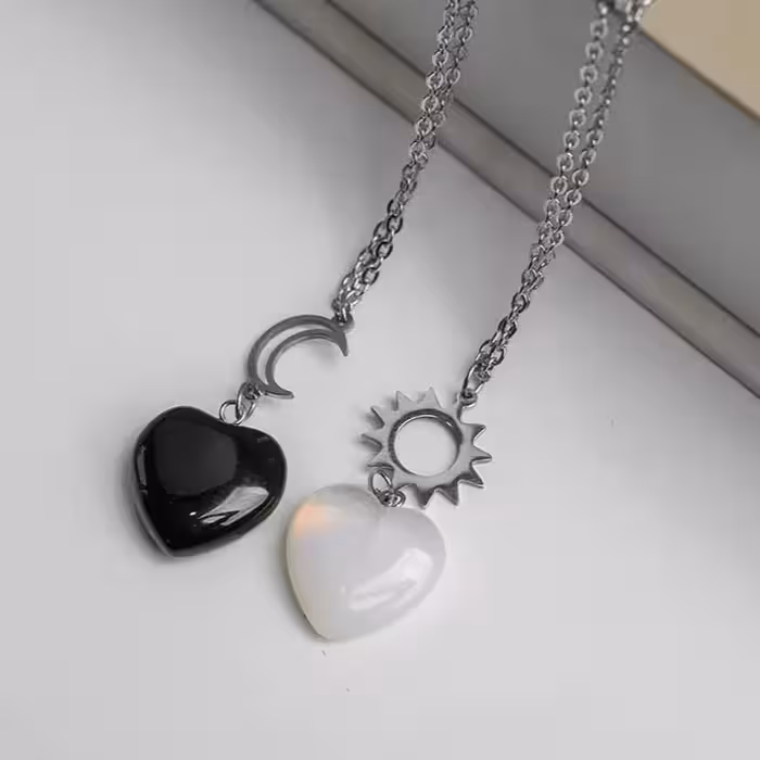 گردنبند ست قلب سنگی ماه و خورشید