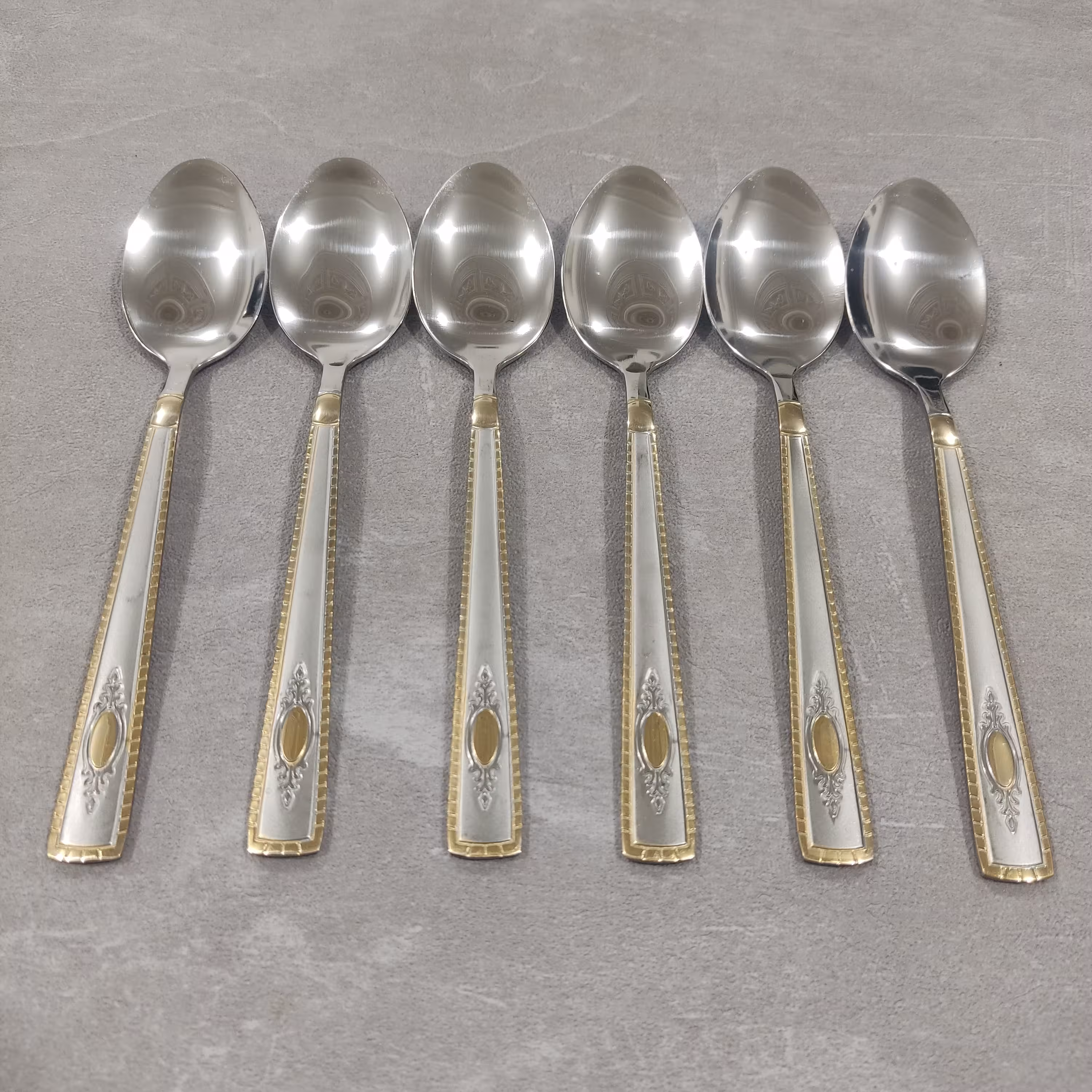 قاشق مربا خوری دسته طلایی بسته 6 عددی مارک یونیک لایف Unique life طول 15سانت بسیار شیک و ضخامت 3میل STAINLESS Steel  