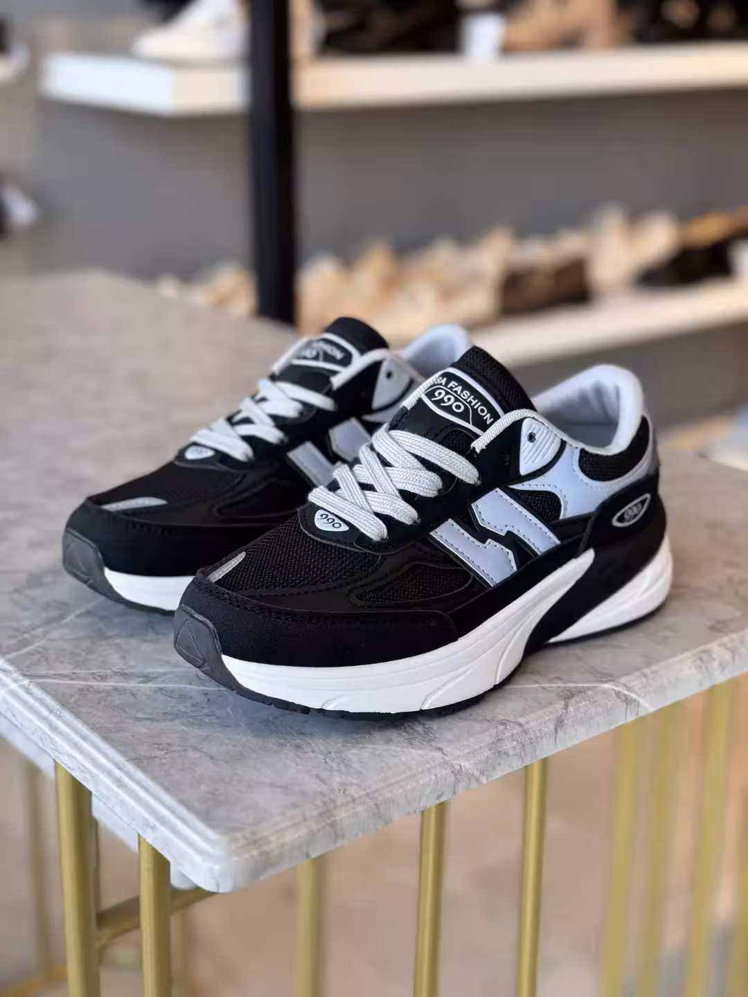 کتونی وارداتی نیوبالانس 9060 کد sp5070 رنگ مشکی سایز 39