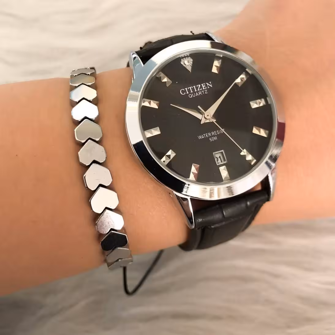 ست ساعت زنانه بندچرمی مارک سیتیزن و دستبند حدید
دارای تقویم