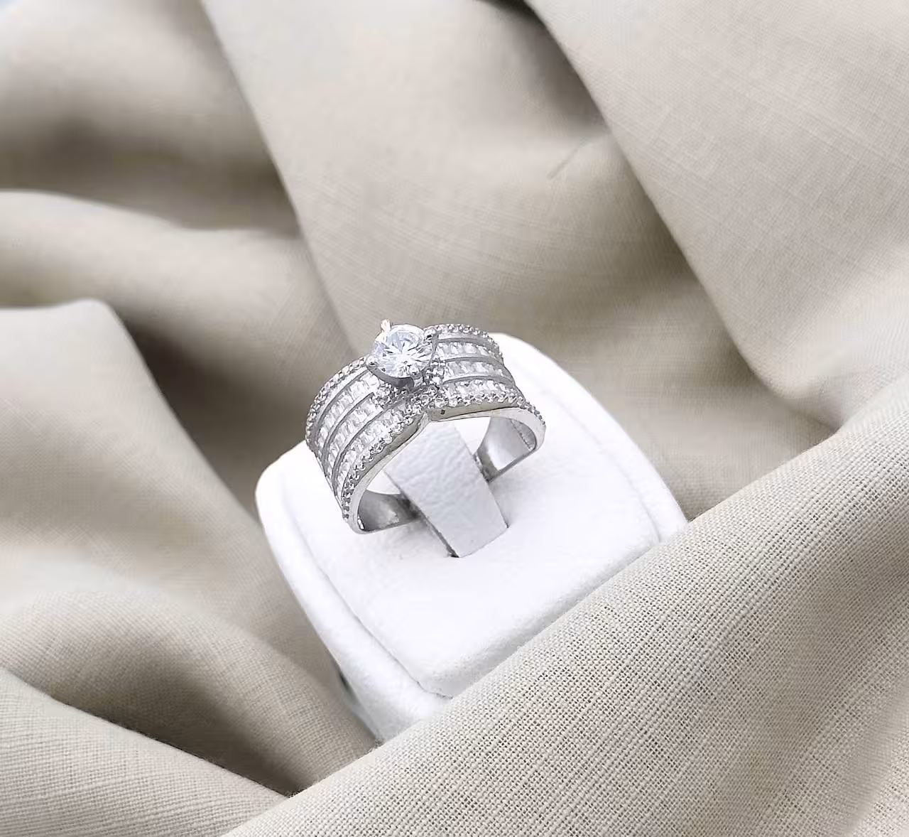 انگشتر جواهری نقره زنانه کد 10551