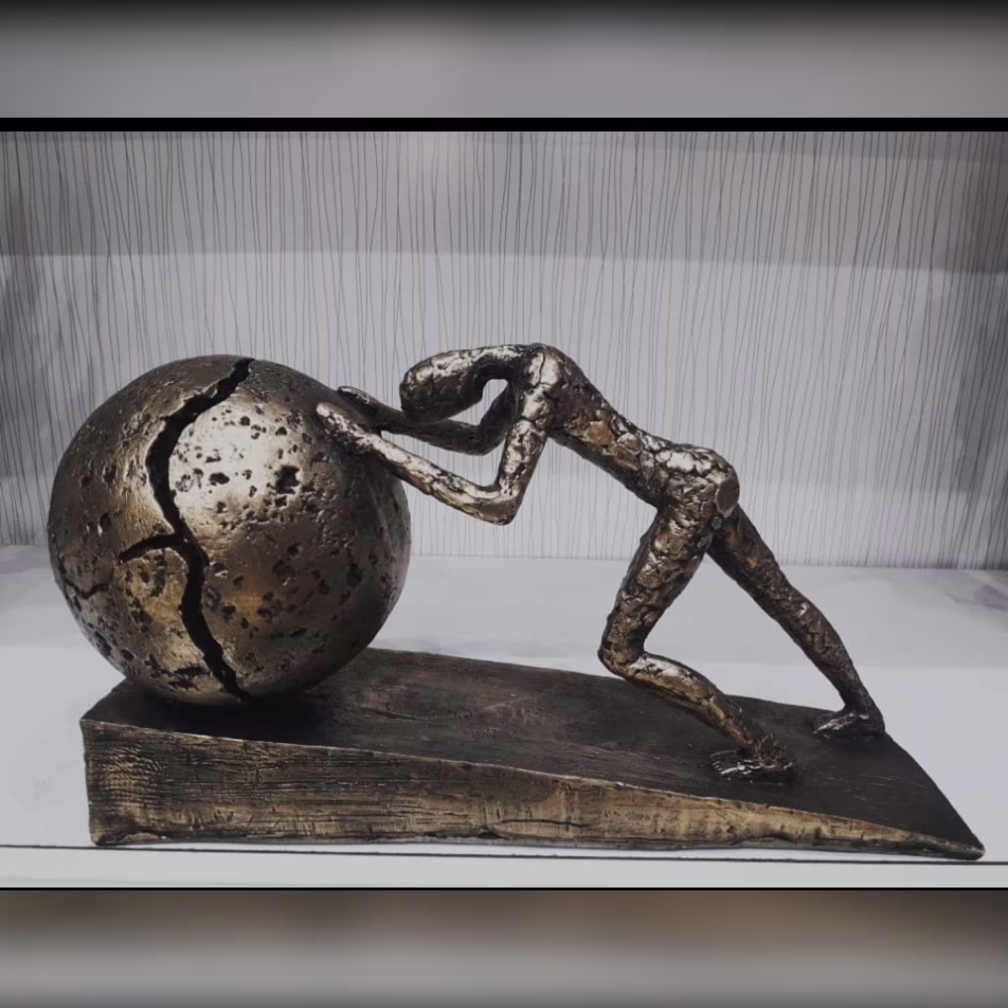 مجسمه تلاشگر کد 15