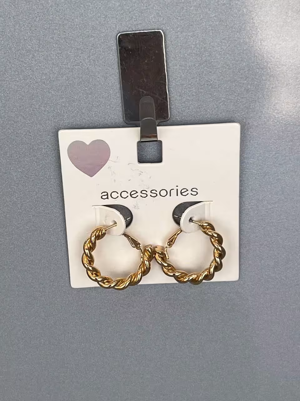گوشواره پیچ‌ خورده طلایی – برند Accessories