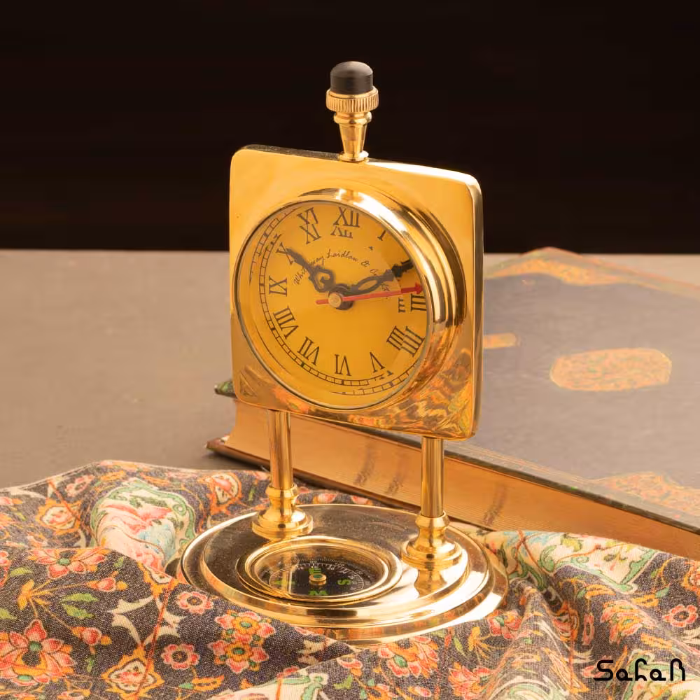 ساعت برنجی رومیزی قطب نما دار