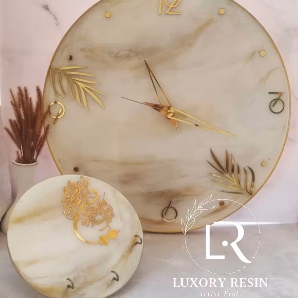 ساعت دیواری رزین رنگ کرمی ساعت کرمی ساعت لوکس ساعت شیک ساعت عروس 