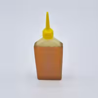 روغن مخصوص چرخ خیاطی صنعتی، پایه نفتی، رنگ زرد، حجم 1 لیتری، برند اطلس