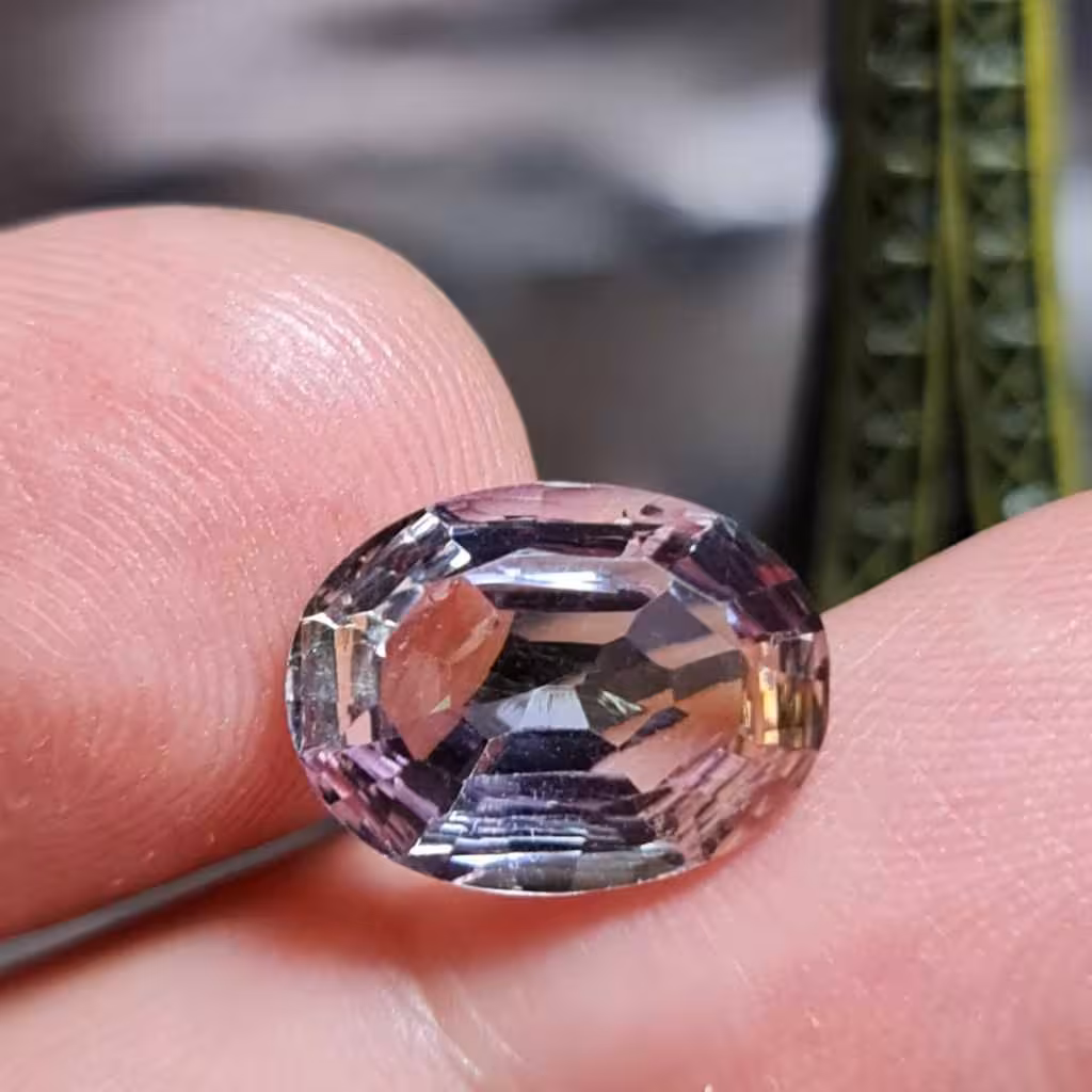  نگین فوق العاده زیبا و خوش رنگ آمیترین اصل معدنی با وزن 4قیراط 
کد 26198